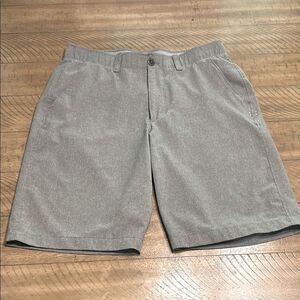 Under Armour 10” inseam loose fit golf shorts size 32